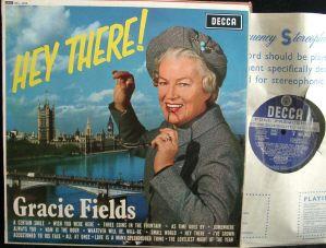 Gracie Fields - Hey There!