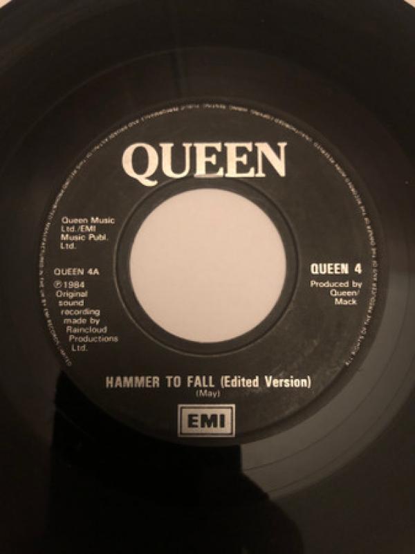 Queen - Hammer To Fall